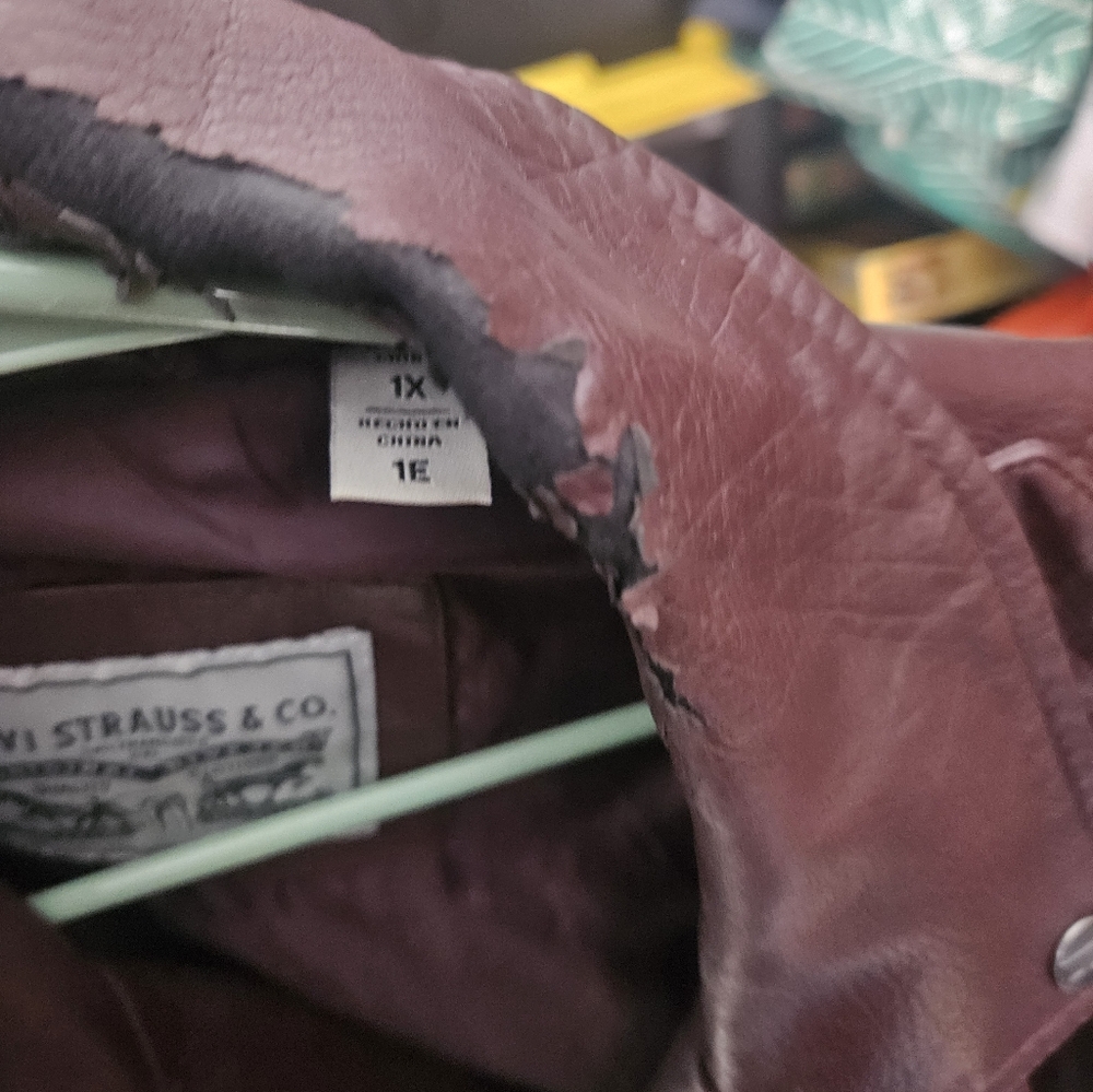Levi’s Jacket Women’s Burgundy Faux Leather Motorcycle Moto Biker Zip Up Size 1x - Picture 4 of 6
